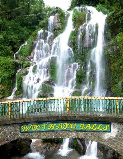 bakthang-waterfall-img